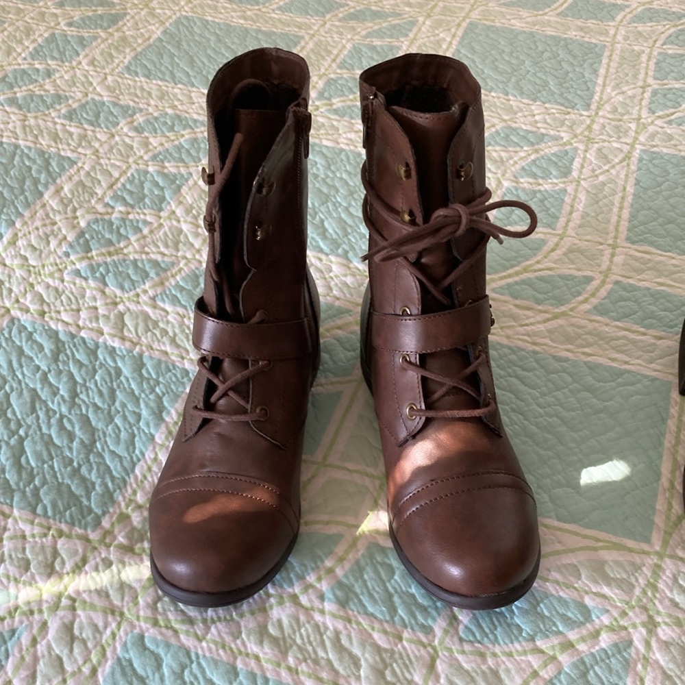 WOMEN’S SIZE 9 NWOT BOOTS